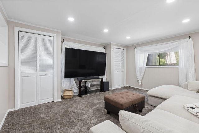27 Lyman Rd, Framingham, MA 01701