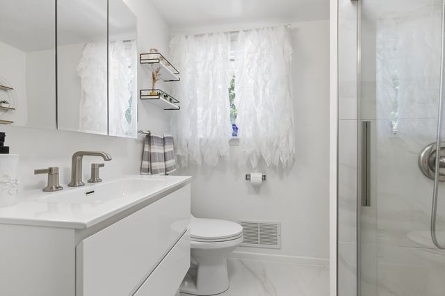 27 Lyman Rd, Framingham, MA 01701