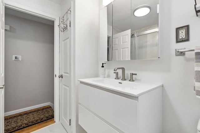 27 Lyman Rd, Framingham, MA 01701