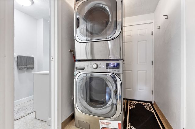 27 Lyman Rd, Framingham, MA 01701