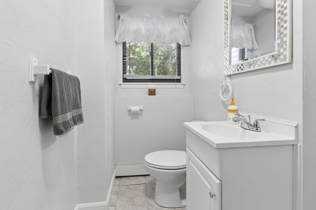 27 Lyman Rd, Framingham, MA 01701
