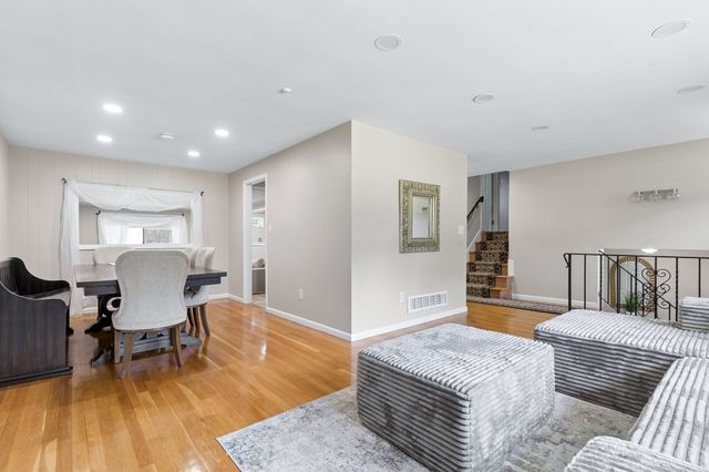 27 Lyman Rd, Framingham, MA 01701
