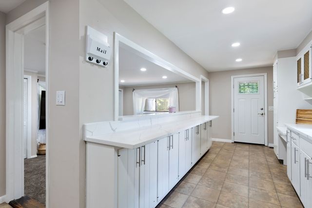 27 Lyman Rd, Framingham, MA 01701
