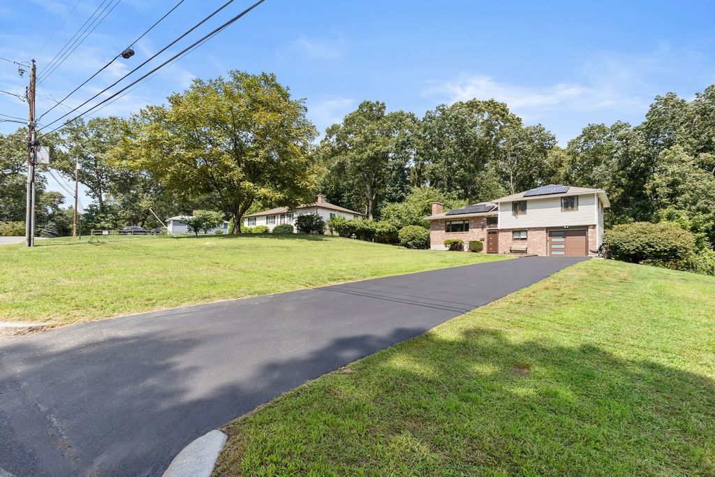 27 Lyman Rd, Framingham, MA 01701