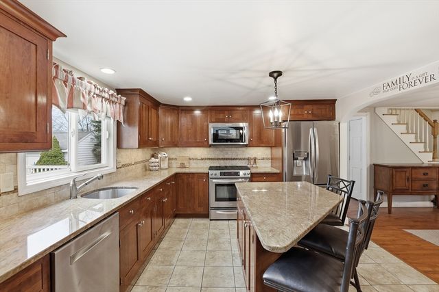 33 Julia Rd, Weymouth, MA 02191