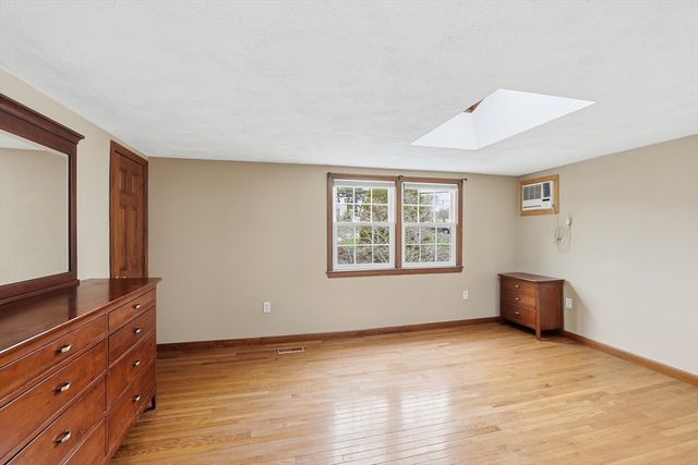 33 Julia Rd, Weymouth, MA 02191