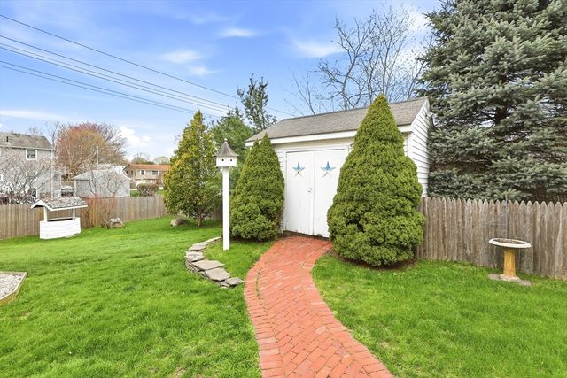 33 Julia Rd, Weymouth, MA 02191