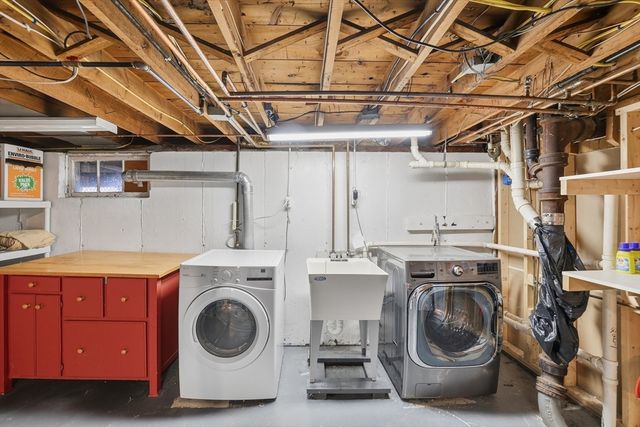 33 Julia Rd, Weymouth, MA 02191