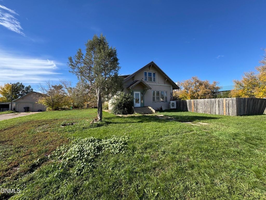 908 Elk Street, Alexander, ND 58831 photo 2