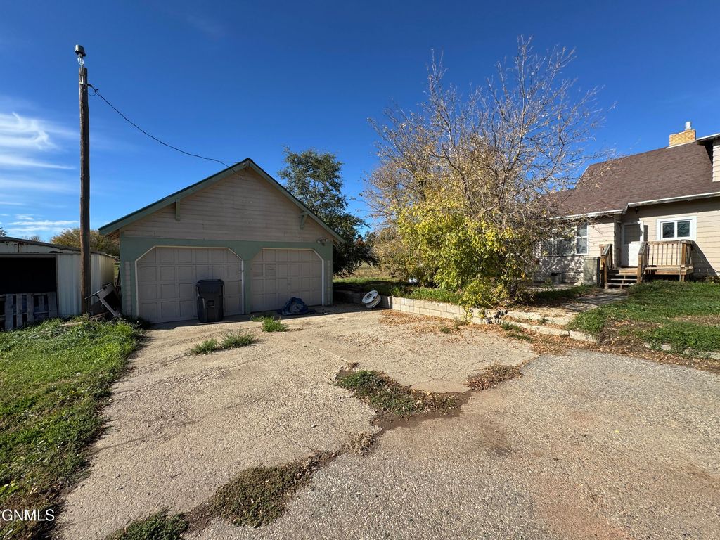 908 Elk Street, Alexander, ND 58831 photo 3