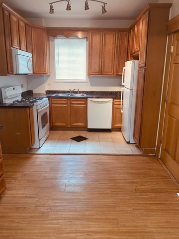 4335 W Fullerton Avenue, Chicago, IL 60639