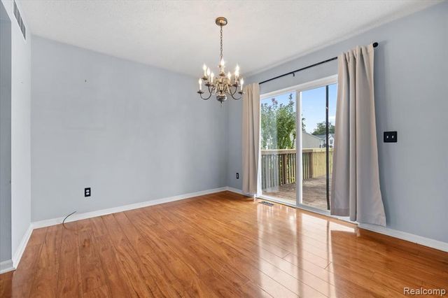 112 Turtle Trace, Pinckney, MI 48169