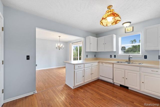 112 Turtle Trace, Pinckney, MI 48169