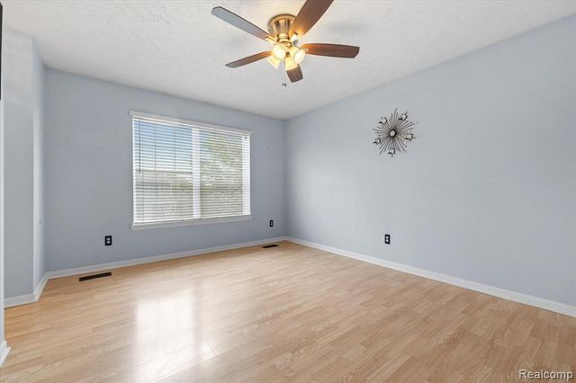 112 Turtle Trace, Pinckney, MI 48169