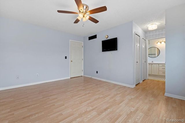 112 Turtle Trace, Pinckney, MI 48169