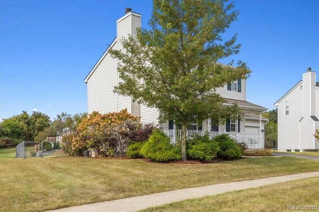 112 Turtle Trace, Pinckney, MI 48169