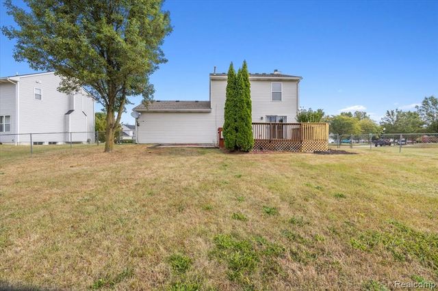 112 Turtle Trace, Pinckney, MI 48169