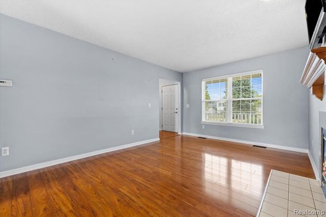 112 Turtle Trace, Pinckney, MI 48169