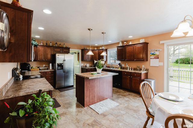 1630 S DIVISION Street, Carterville, IL 62918