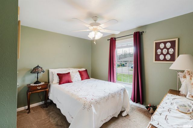 1630 S DIVISION Street, Carterville, IL 62918