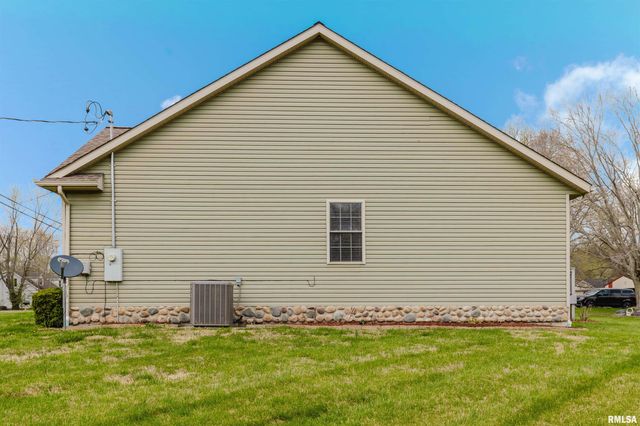 1630 S DIVISION Street, Carterville, IL 62918