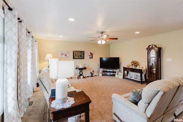 1630 S DIVISION Street, Carterville, IL 62918