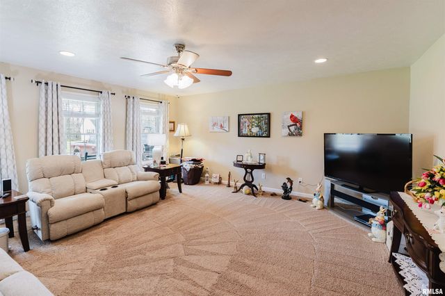 1630 S DIVISION Street, Carterville, IL 62918