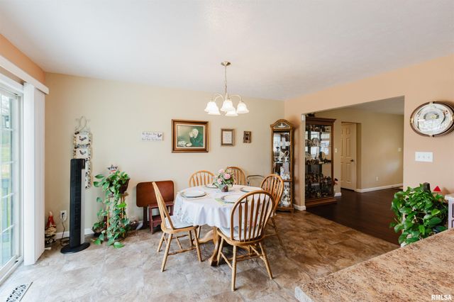 1630 S DIVISION Street, Carterville, IL 62918