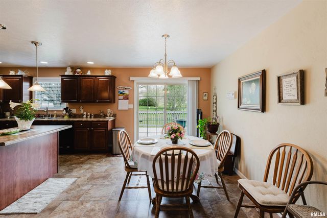1630 S DIVISION Street, Carterville, IL 62918