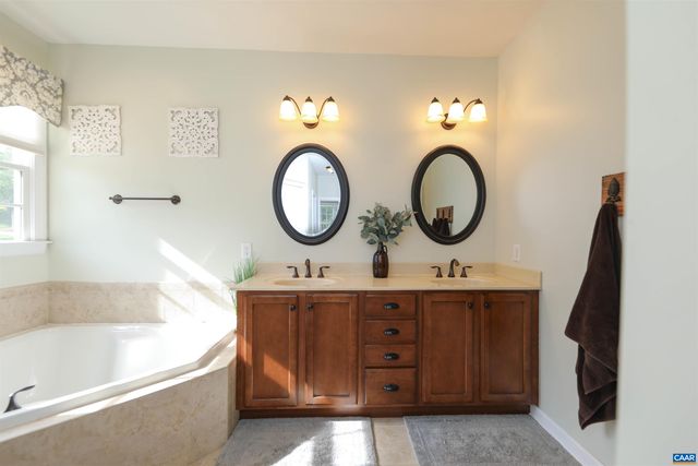 6694 WELBOURNE LN, Crozet, VA 22932