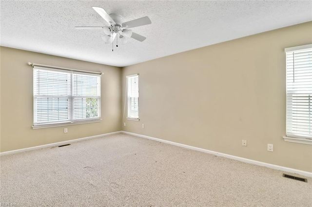 4824 Haymarket DR, Virginia Beach, VA 23462