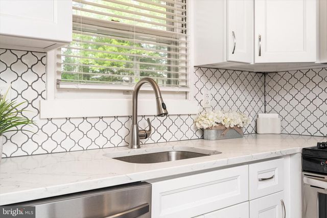 17 SHELLEY LA, Hamilton, NJ 08690