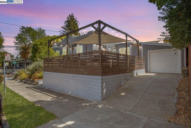 2133 E 30Th St, Oakland, CA 94606