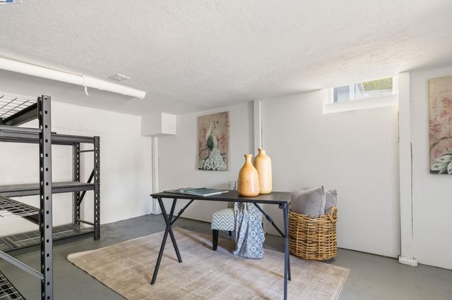 2133 E 30Th St, Oakland, CA 94606