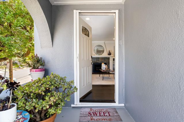 2133 E 30Th St, Oakland, CA 94606
