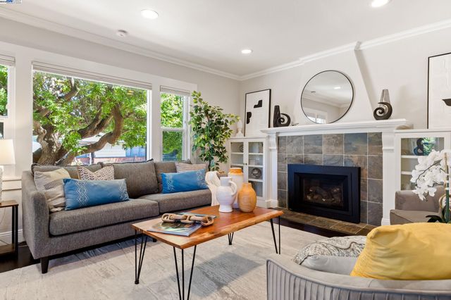 2133 E 30Th St, Oakland, CA 94606