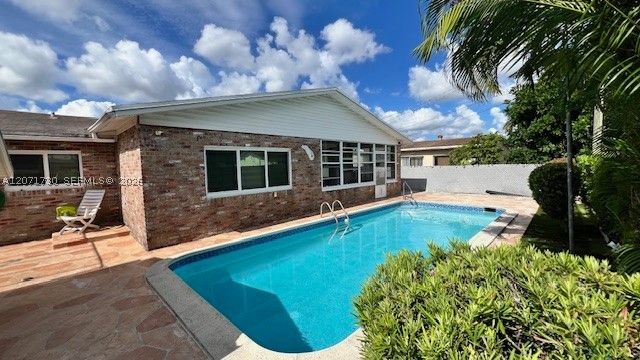 11461 NW 35th St, Sunrise, FL 33323