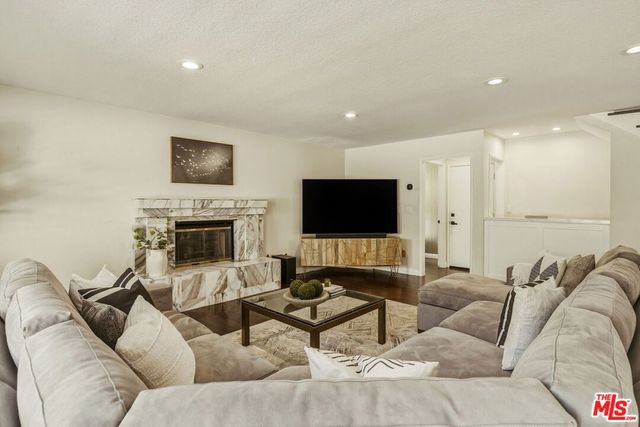 7262 Elmsbury Lane, West Hills, CA 91307