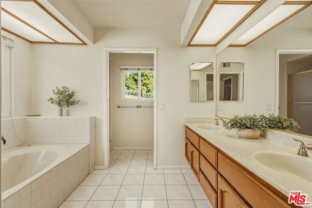 7262 Elmsbury Lane, West Hills, CA 91307