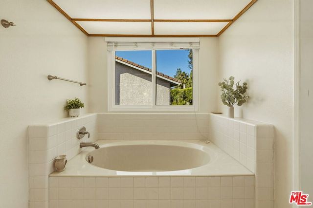 7262 Elmsbury Lane, West Hills, CA 91307