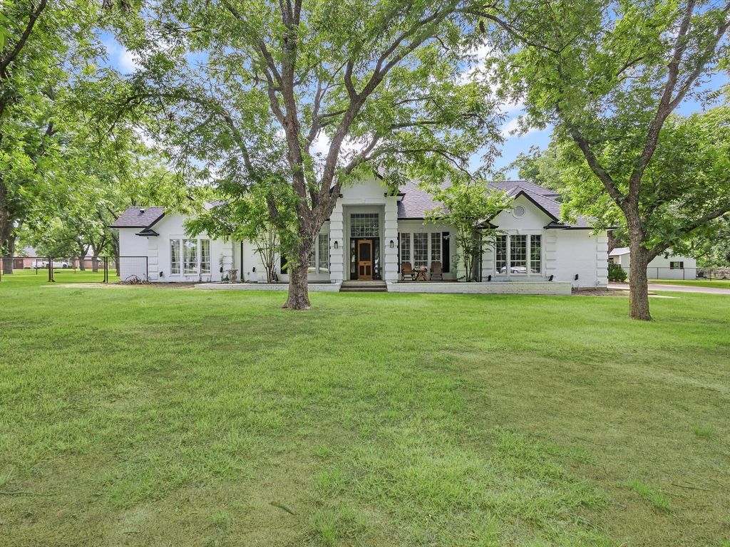 5501 Equestrian Drive, Granbury, TX 76049