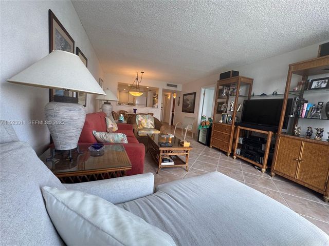 400 N Surf Rd RGB, Hollywood, FL 33019