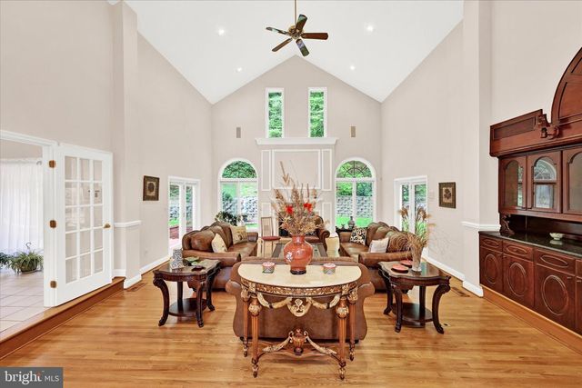 5 CHAMARAL CT, Cockeysville, MD 21030