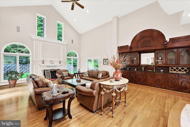 5 CHAMARAL CT, Cockeysville, MD 21030