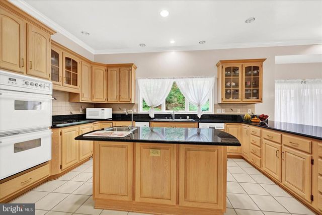 5 CHAMARAL CT, Cockeysville, MD 21030