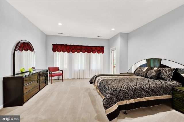 5 CHAMARAL CT, Cockeysville, MD 21030