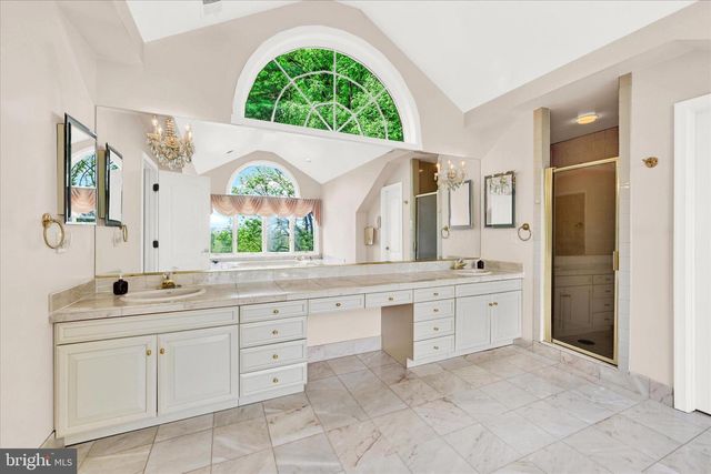 5 CHAMARAL CT, Cockeysville, MD 21030