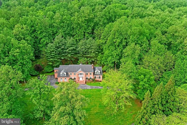 5 CHAMARAL CT, Cockeysville, MD 21030