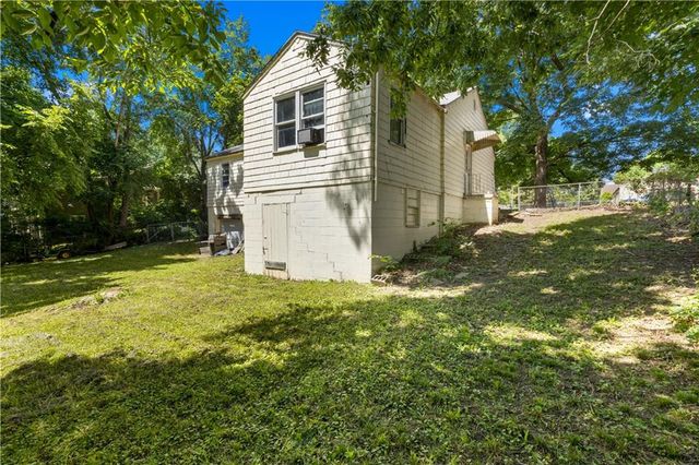 9125 Cherry Street, Kansas City, MO 64131
