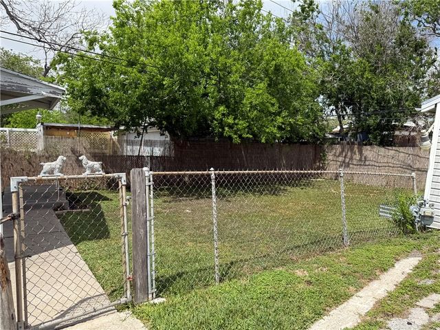 2822 Topeka St, Corpus Christi, TX 78404